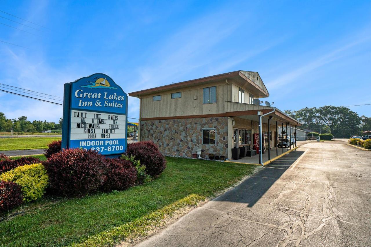 Great Lakes Inn & Suites South Haven Exterior photo