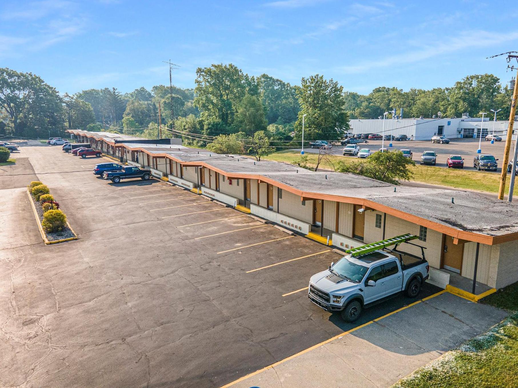Great Lakes Inn & Suites South Haven Exterior photo